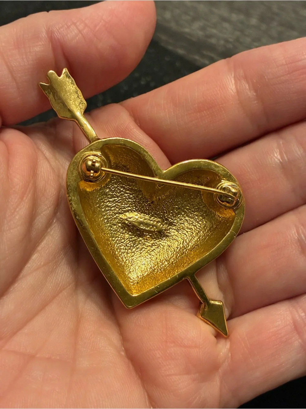 🏹 ❤️ Vintage Avon Hearts Afire Red Heart Arrow Brooch Pin